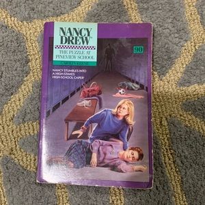 Nancy drew #90 the puzzle at pine view school book